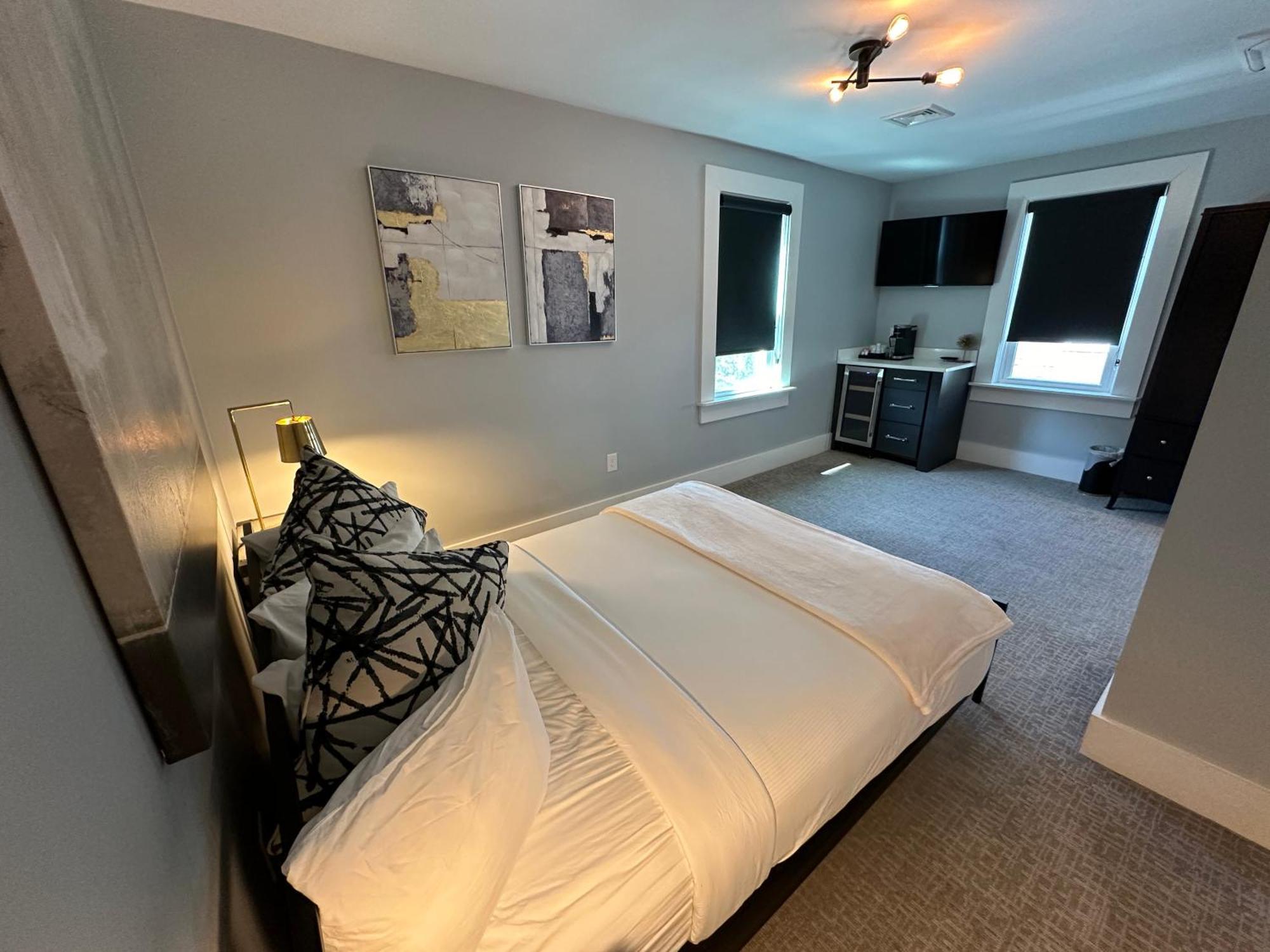 Entire Modern 7 Unit 7 Bath Boutique Inn Tour de Tour de Newport Extérieur photo