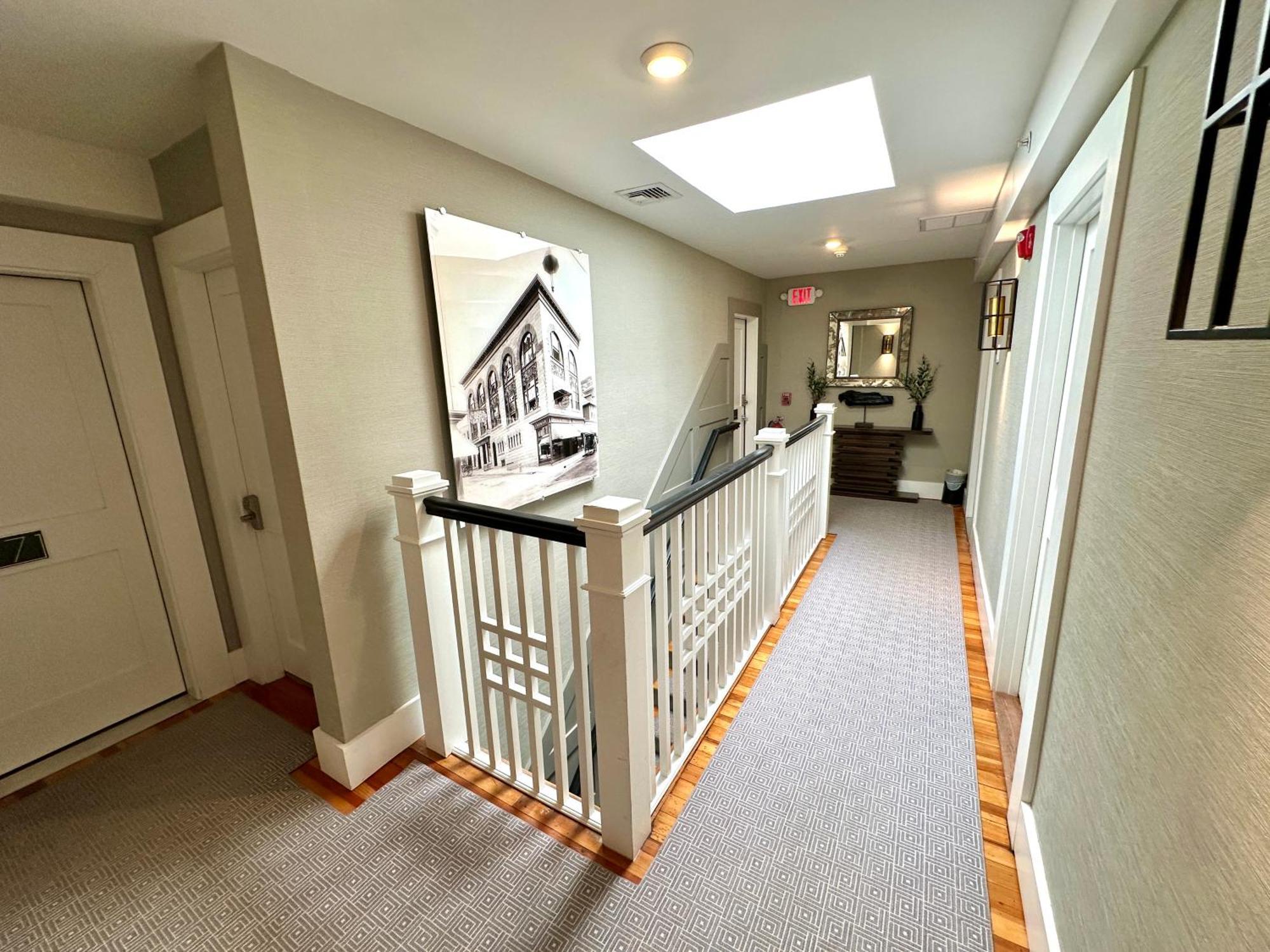 Entire Modern 7 Unit 7 Bath Boutique Inn Tour de Tour de Newport Extérieur photo