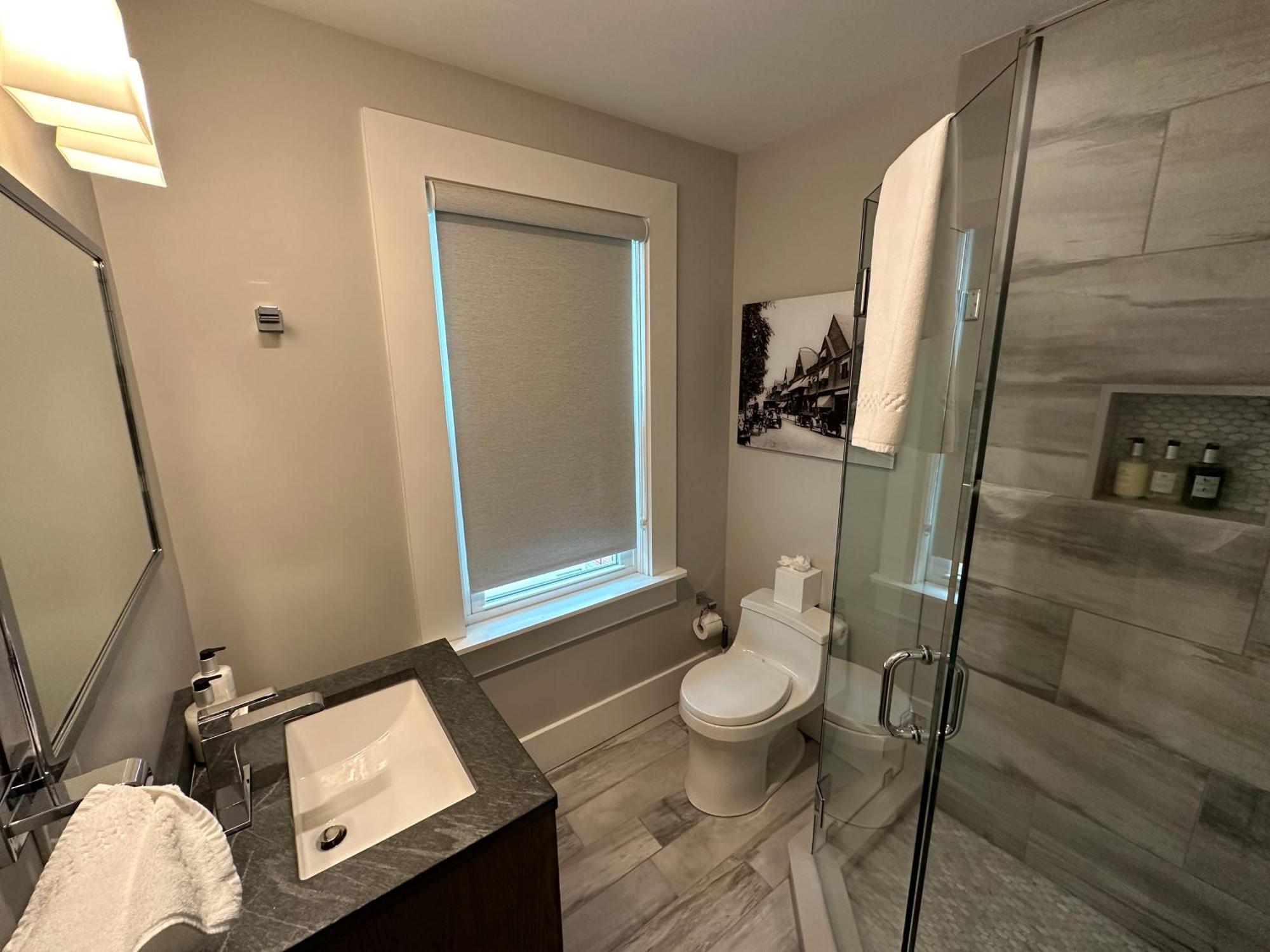Entire Modern 7 Unit 7 Bath Boutique Inn Tour de Tour de Newport Extérieur photo