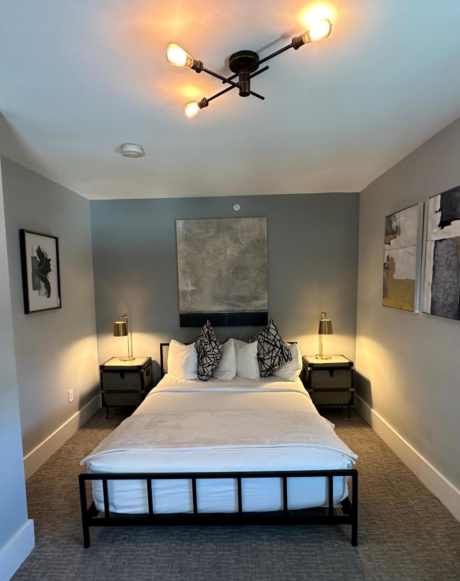 Entire Modern 7 Unit 7 Bath Boutique Inn Tour de Tour de Newport Extérieur photo