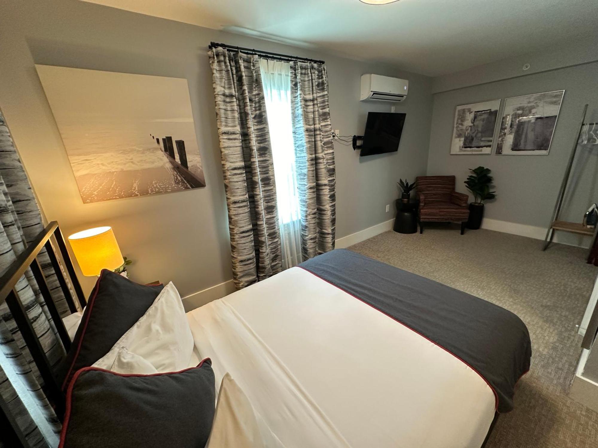 Entire Modern 7 Unit 7 Bath Boutique Inn Tour de Tour de Newport Extérieur photo
