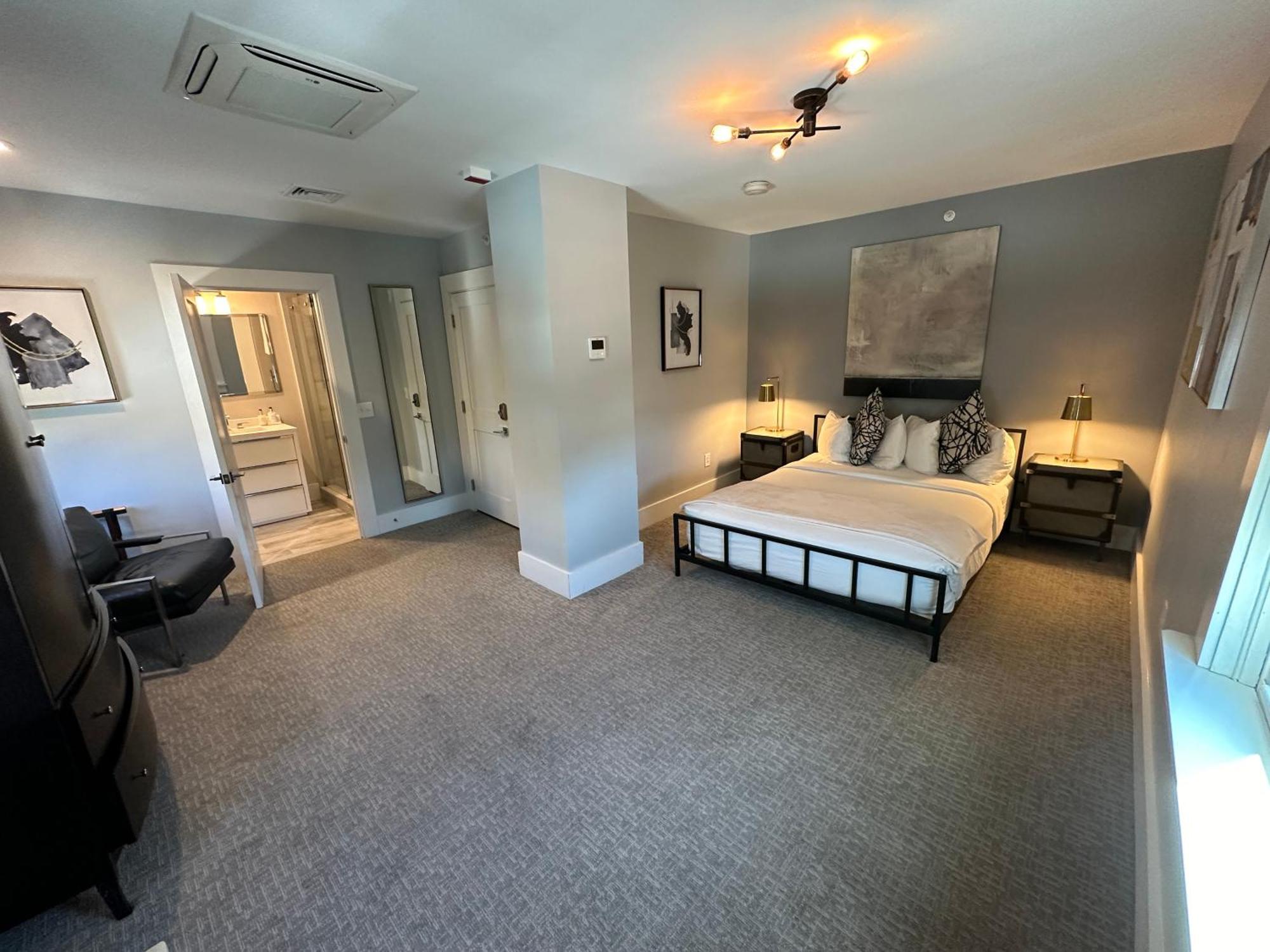 Entire Modern 7 Unit 7 Bath Boutique Inn Tour de Tour de Newport Extérieur photo
