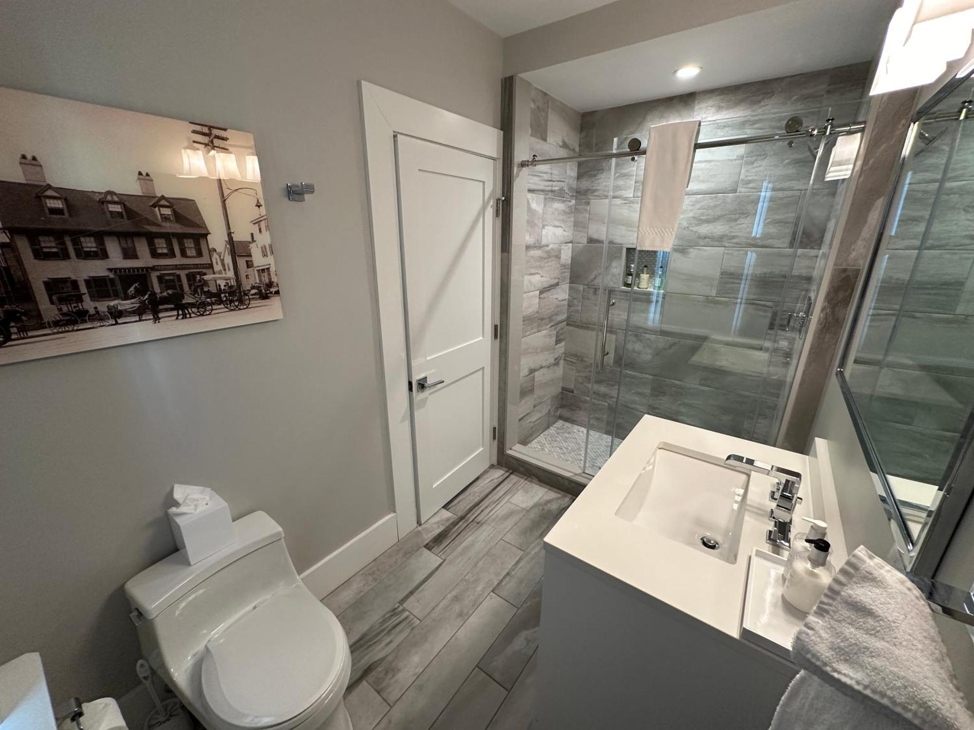 Entire Modern 7 Unit 7 Bath Boutique Inn Tour de Tour de Newport Extérieur photo