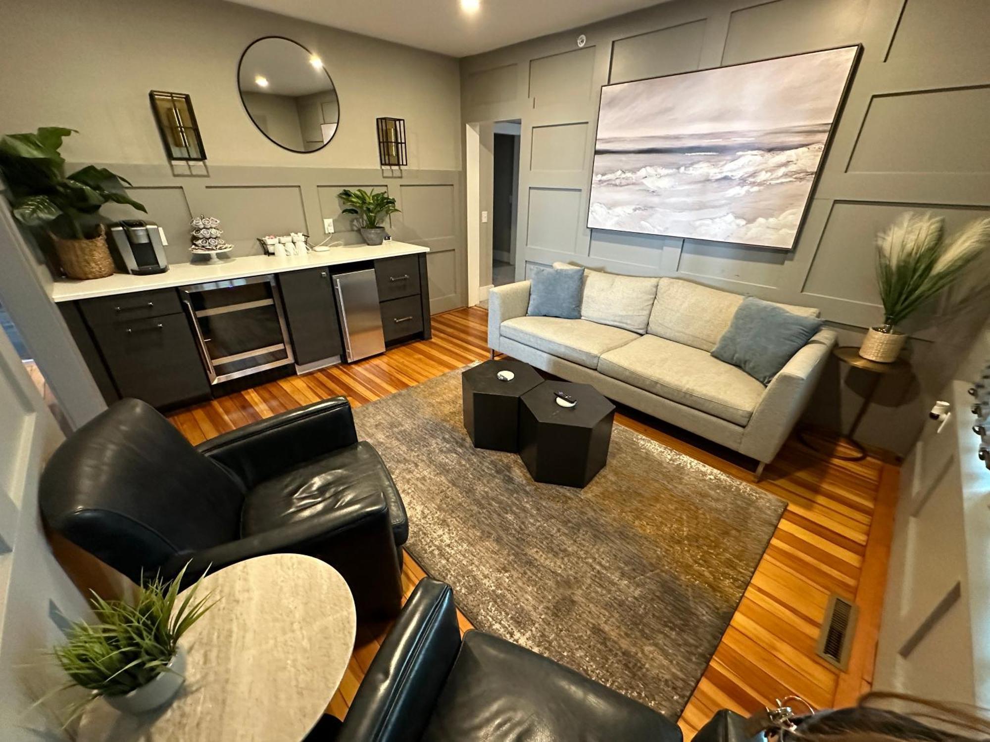 Entire Modern 7 Unit 7 Bath Boutique Inn Tour de Tour de Newport Extérieur photo