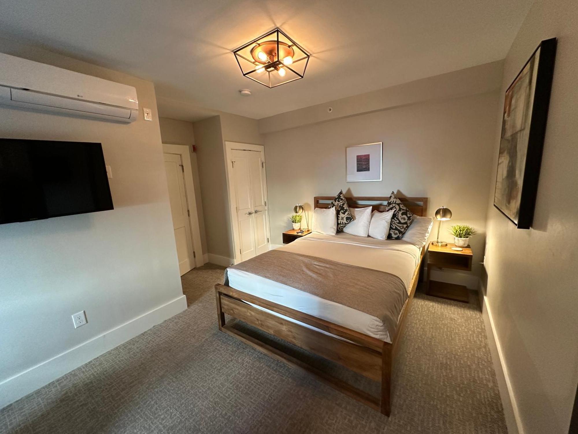 Entire Modern 7 Unit 7 Bath Boutique Inn Tour de Tour de Newport Extérieur photo
